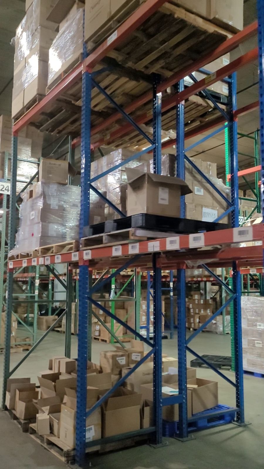 Warehouse rack layout