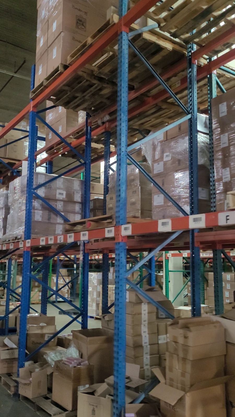 Tall pallet racking
